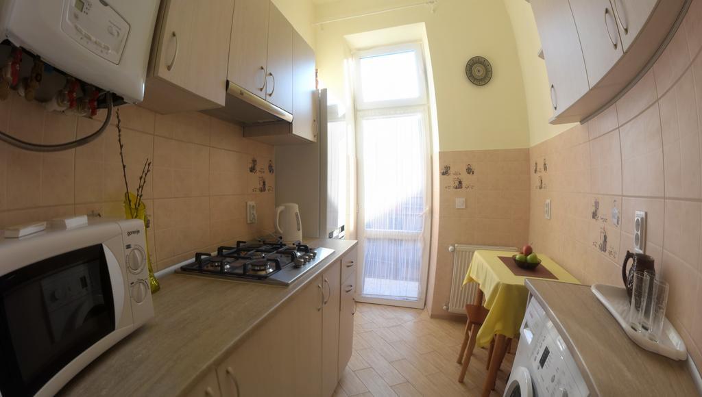Apartment On Voloshyna 利沃夫 外观 照片