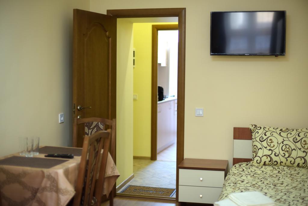 Apartment On Voloshyna 利沃夫 外观 照片