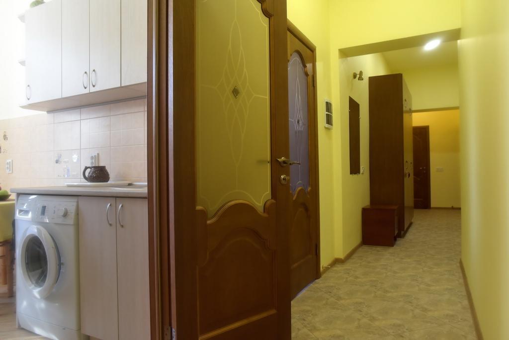 Apartment On Voloshyna 利沃夫 外观 照片