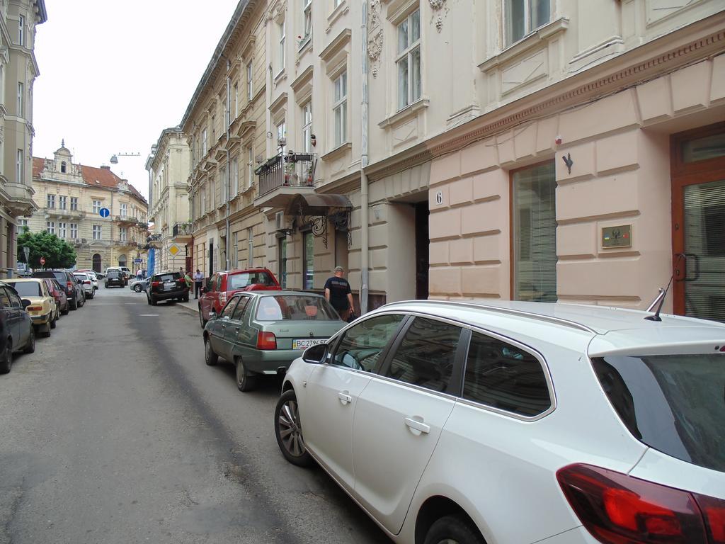 Apartment On Voloshyna 利沃夫 外观 照片